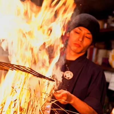迫力満点の藁焼きパフォーマンス