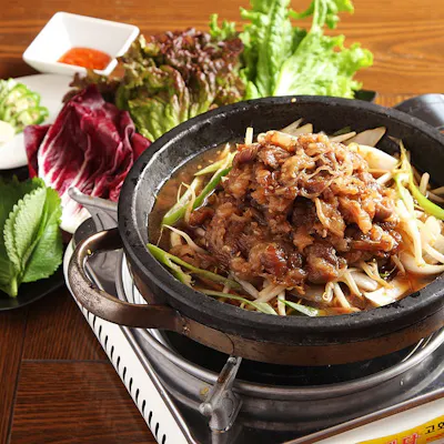 薬膳を使った健康的な参鶏湯