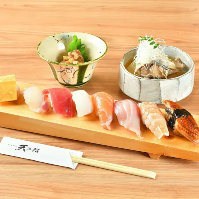 厳選された旬の魚介を使用した寿司