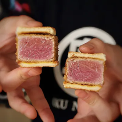 肉を超越する軽やかさ。名物「本鮪のカツサンド」