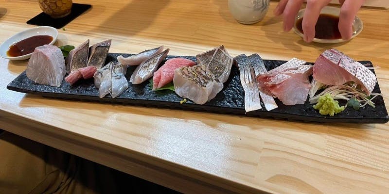 �招��