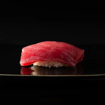 四季折々の味覚を堪能。職人技光る江戸前鮨と逸品料理