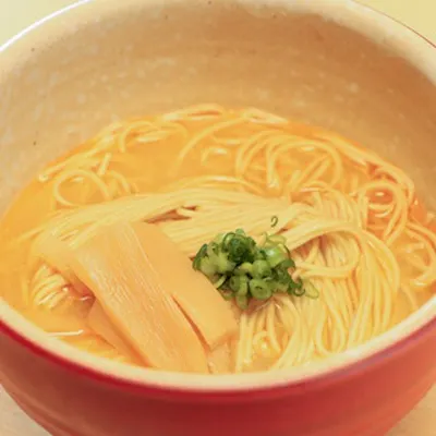 鮨の余韻を締める当店名物の魚骨ラーメン