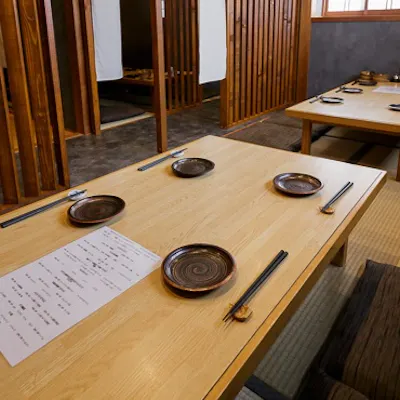 2名様から利用可能な半個室完備
