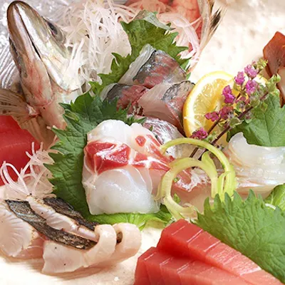 新鮮な魚介と創作料理の数々