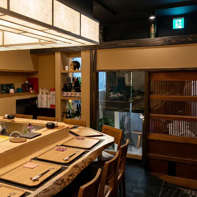 美味しい料理と美酒や心弾む会話を愉しむ上質な美空間