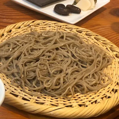 在来種の甘み引き出す石臼挽き蕎麦