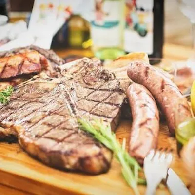 厳選された多彩な肉料理