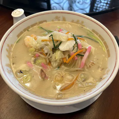 長崎名物のちゃんぽんと皿うどん