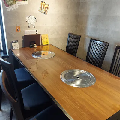 落ち着いた雰囲気の店内