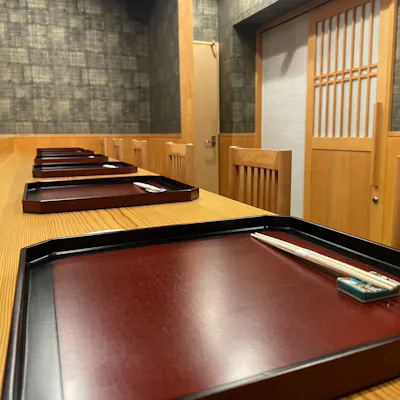店主の研鑽が光るカウンター席。大切な方と過ごす、記憶に残る特別なひと時を。