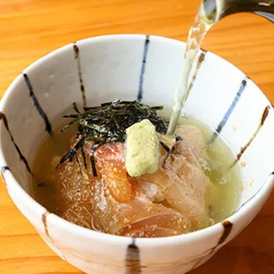 旬の魚介を使った自慢の鯛茶漬け
