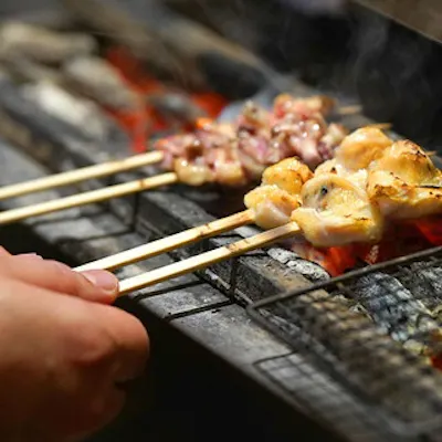 専属養鶏場育成の限定地鶏「神楽とり」