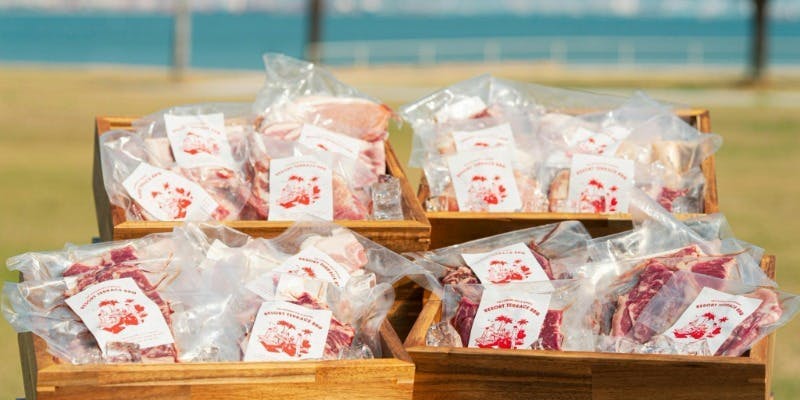 RESORT TERRACE BBQ�^THE LUIGANS Spa �� Resort �U�E���C�K���Y