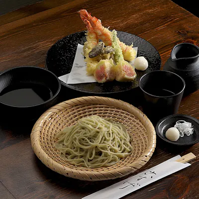 旬を打つ蕎麦と、信州地酒の至福