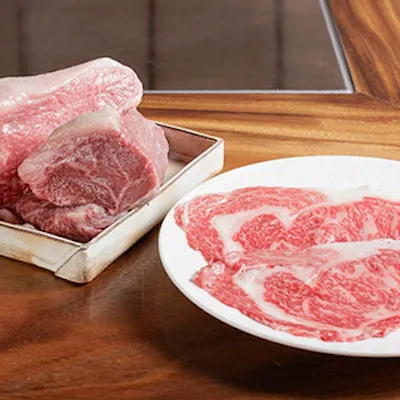 店主厳選の赤身肉を使用した贅沢なコース