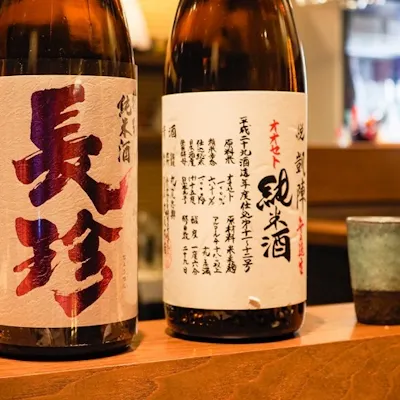 甘口から辛口まで約30種もの日本酒は、銘柄ごとに最適な温度で