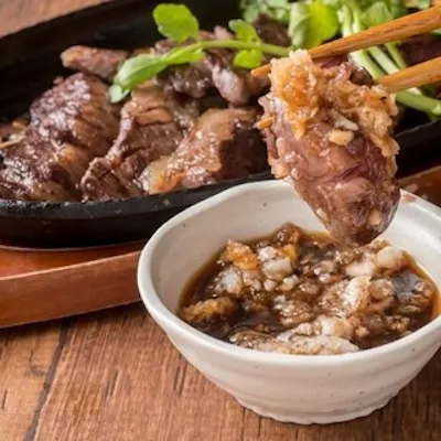 上質な空間で精肉店直送の黒毛和牛を「鉄板料理&焼肉」を