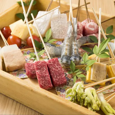 【季節ごとの旬味覚を一串に】素材の持ち味を引き立てる、軽やかな串揚げ