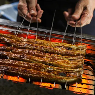 【 厳選静岡県産の鰻を使用 】香ばしく焼き上げるうな重 と 名物鰻鍋しゃぶを堪能