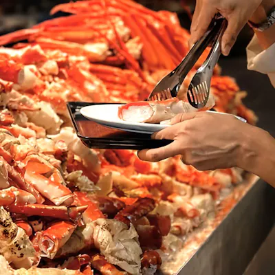 タラバ蟹・本まぐろ・とらふぐ・A5和牛・・・高級食材が集う圧巻のビュッフェ