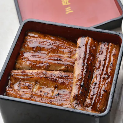 継ぎ足しの秘伝ダレでふっくらと焼き上げる絶品うな重