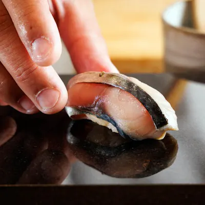 旬の味覚を一貫に込めた、職人こだわりの鮨