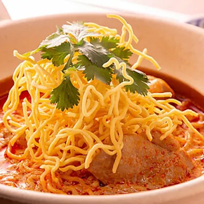 タイとスパイス料理が彩る豊かな食卓