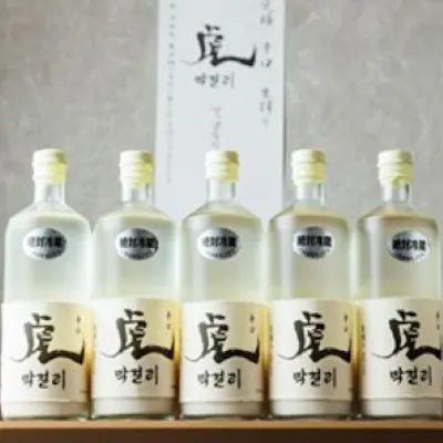 「虎マッコリ」や「福順都家」を破格で。シャキシャキ生キムチと炊きたて土鍋ごはんが引き立てる至福の宴