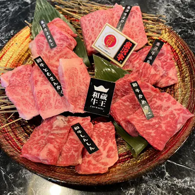 厳選したお肉を味わう焼肉時間