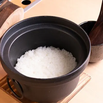 釜炊きの「銀シャリ」で焼肉を引き立てる