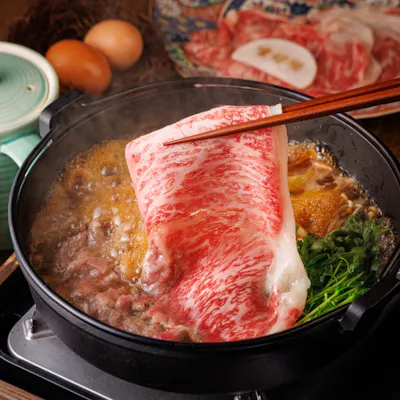 厳選肉の旨みを、五感で味わう。