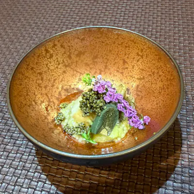 新鮮な海の幸を使った創作料理