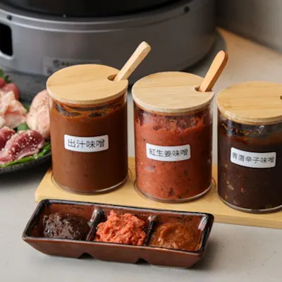 三種の自家製味噌だれで味わう鶏焼肉