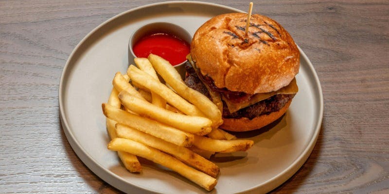 KANADE LOUNGE�^�돖������