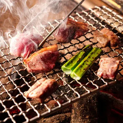 囲炉裏で味わう新感覚の鶏焼肉