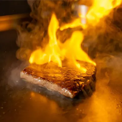 厳選黒毛和牛を堪能する鉄板料理