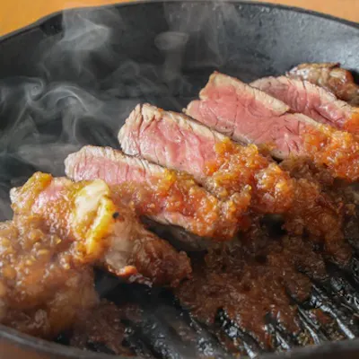 こだわりの肉料理を心ゆくまで堪能