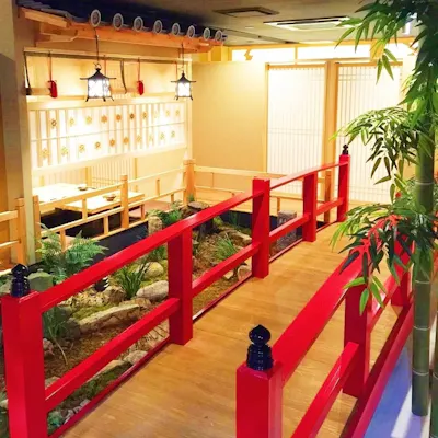 庭園を望む完全個室で、大切なひとときを優雅に