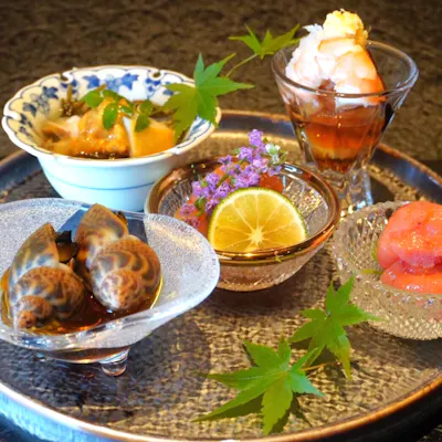 日本酒約20種、ワイン約7~8種。料理との調和を愉しむ美酒
