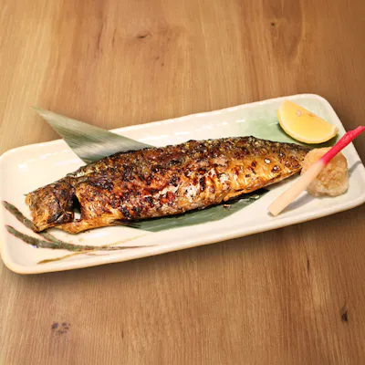 素材の旨味を引き出すこだわりの炉端焼き