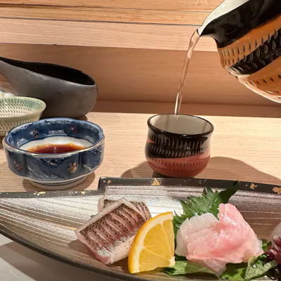 お料理の魅力を引き立てる、こだわりの厳選日本酒