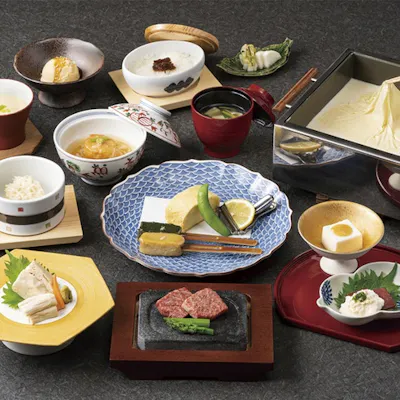 名物の湯葉料理や生麩を贅沢に味わう人気の梅の花膳