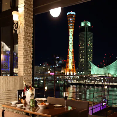 港町の絶景を一望。誕生日や記念日、大人の女子会を彩るロマンチック空間