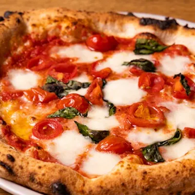 香ばしくモチモチの薪窯ピッツァと、香りと素材にこだわる生パスタ