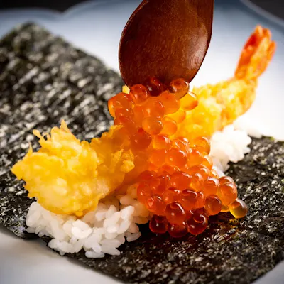 旬の味覚を贅沢に味わう、天ぷらと創作料理