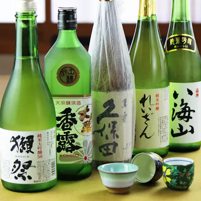 厳選された地酒と希少なワインの品揃え