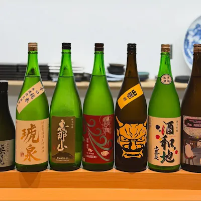 おまかせコースと旬の日本酒。一期一会のペアリングに酔いしれる