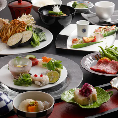出来立ての美味しさをそのままに。五感で味わう彩り豊かな会席料理