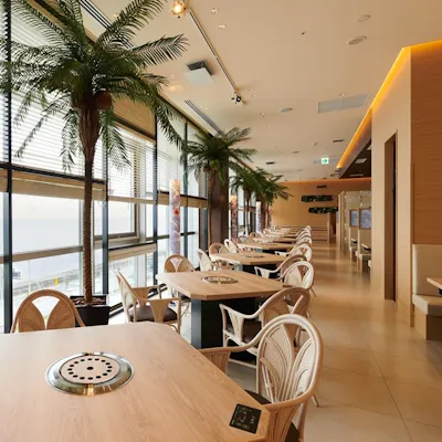 落ち着いた雰囲気の店内